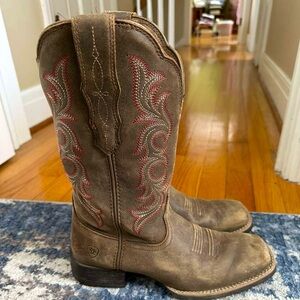 Lightly used ariat boots